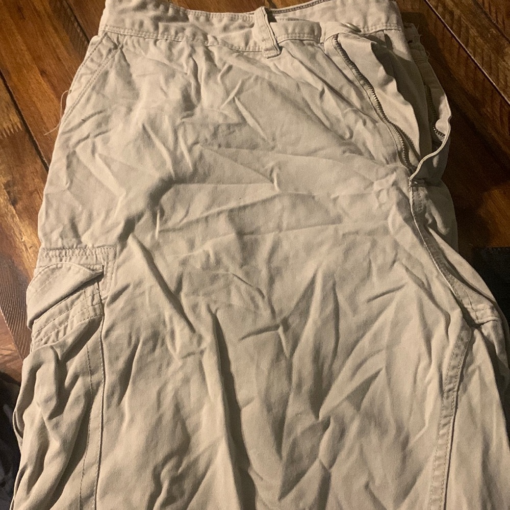 Men’s khaki cargo shorts